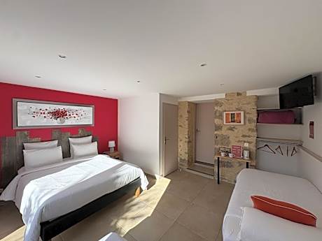 Quadruple Room with Private Bathroom