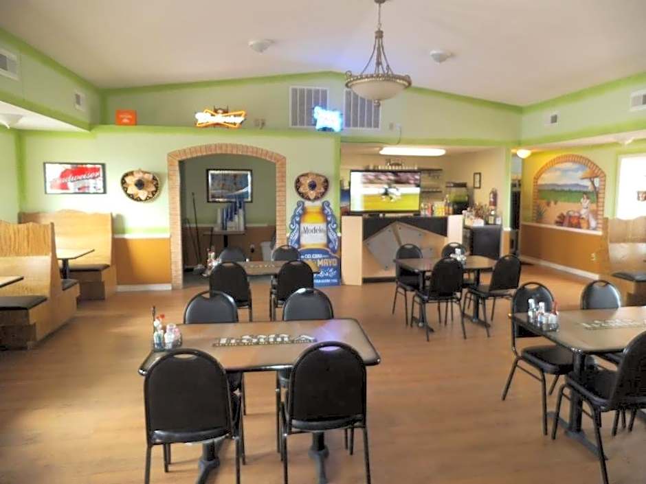 Days Inn by Wyndham West Branch Iowa City Area