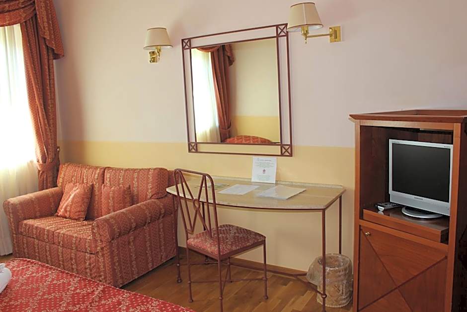 Photo 1 of 5 of Triple Room