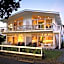Hananui Lodge and Apartments