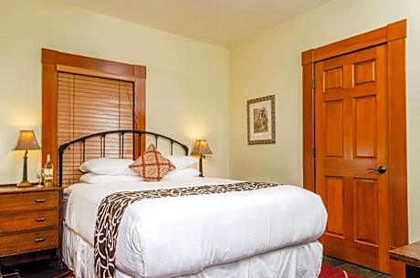 Queen Room with Spa Bath - Non-Smoking