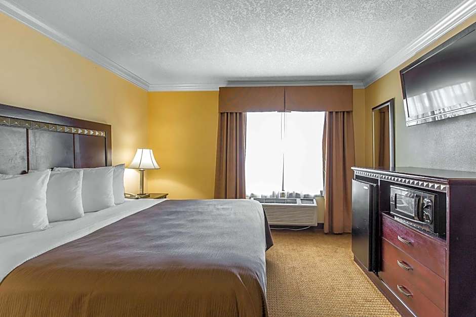 Quality Inn & Suites Bell Gardens-Los Angeles