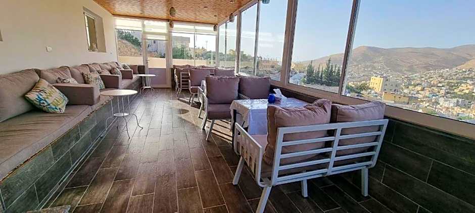 Beit Alshabaan Inn