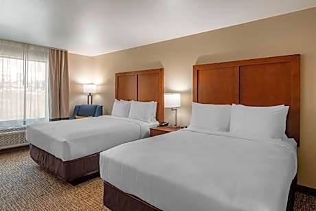 Quadruple Room with Two Queen Beds - Disability Access/Non Smoking