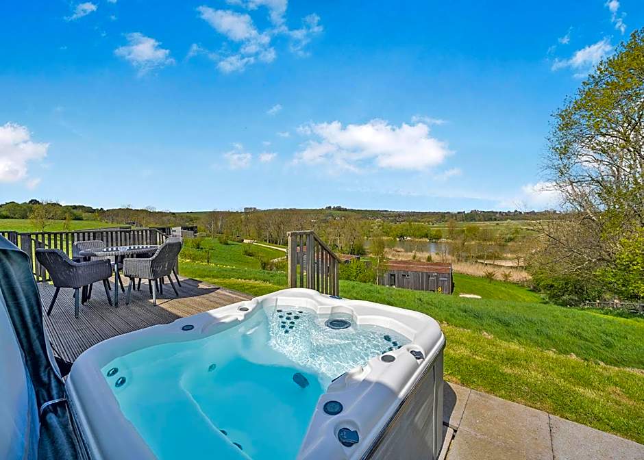 Swanborough Lakes Luxury Lodges