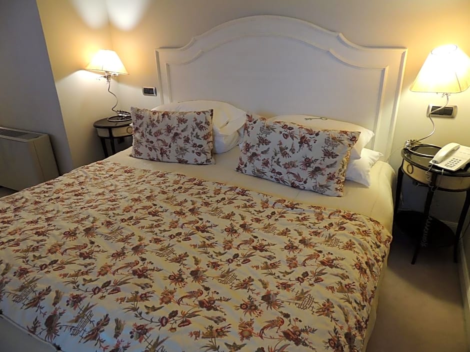 Castillo Del Bosque La Zoreda