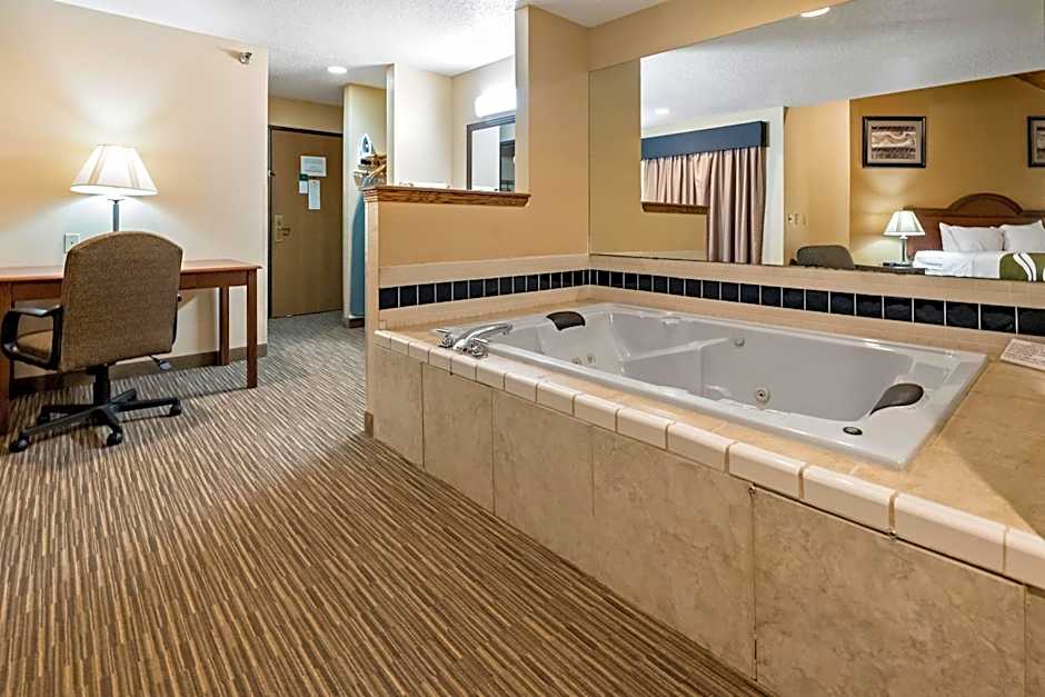 Quality Inn - Storm Lake