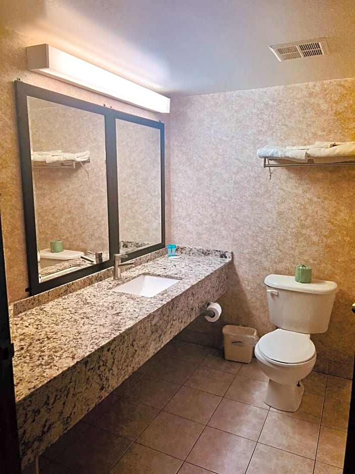 Lexington Inn & Suites Windsor
