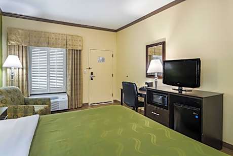 Queen Room - Accessible/Non-Smoking