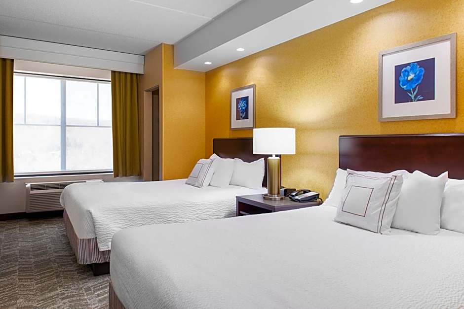 Photo 1 of 7 of 2 Queen Beds with Trundle Bed Suite, Hearing/Mobility Accessible, Bathtub