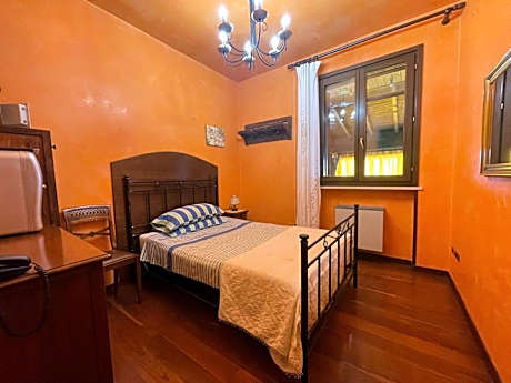 Single Room with Private External Bathroom