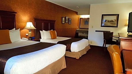 Queen Room with Two Queen Beds and Roll-In Shower - Mobility Access/Non-Smoking