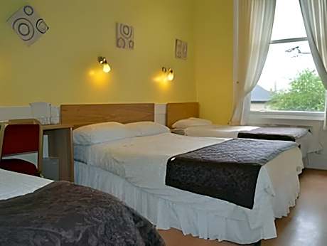 Family Room (2 double beds and 1 single bed)