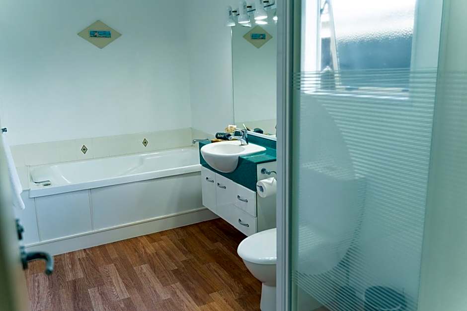 Pacific Coast Motor Lodge