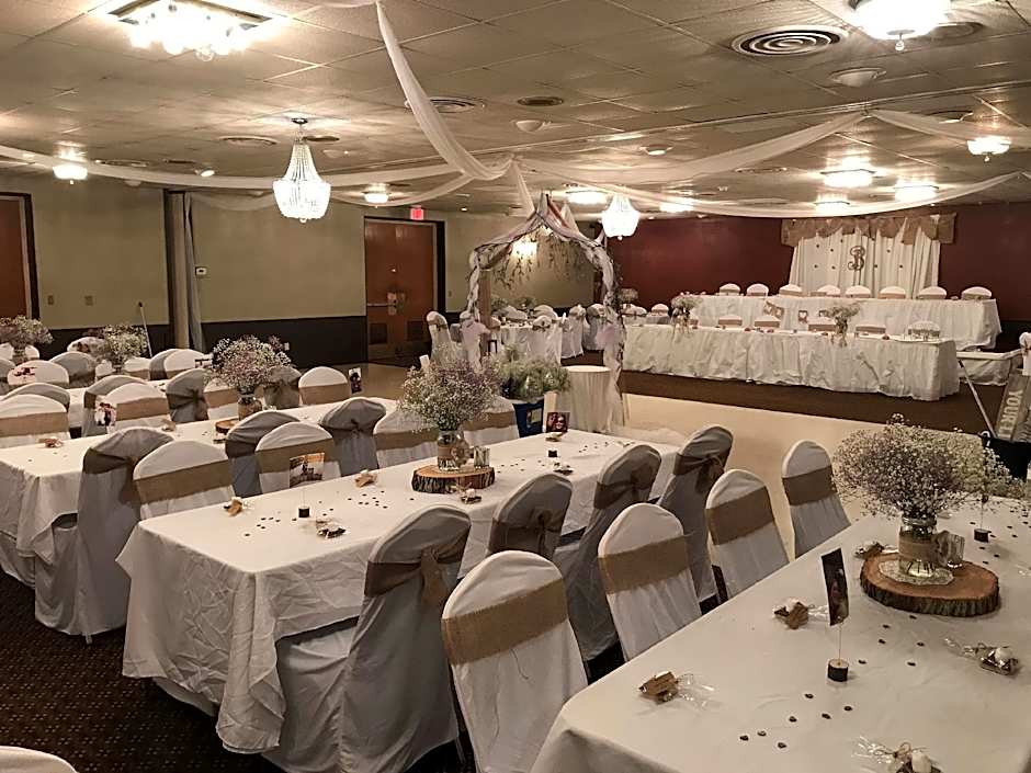 Ramada by Wyndham Albert Lea