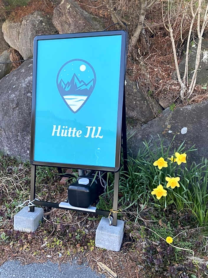 Hütte Jil Shirakabako at 1,400m