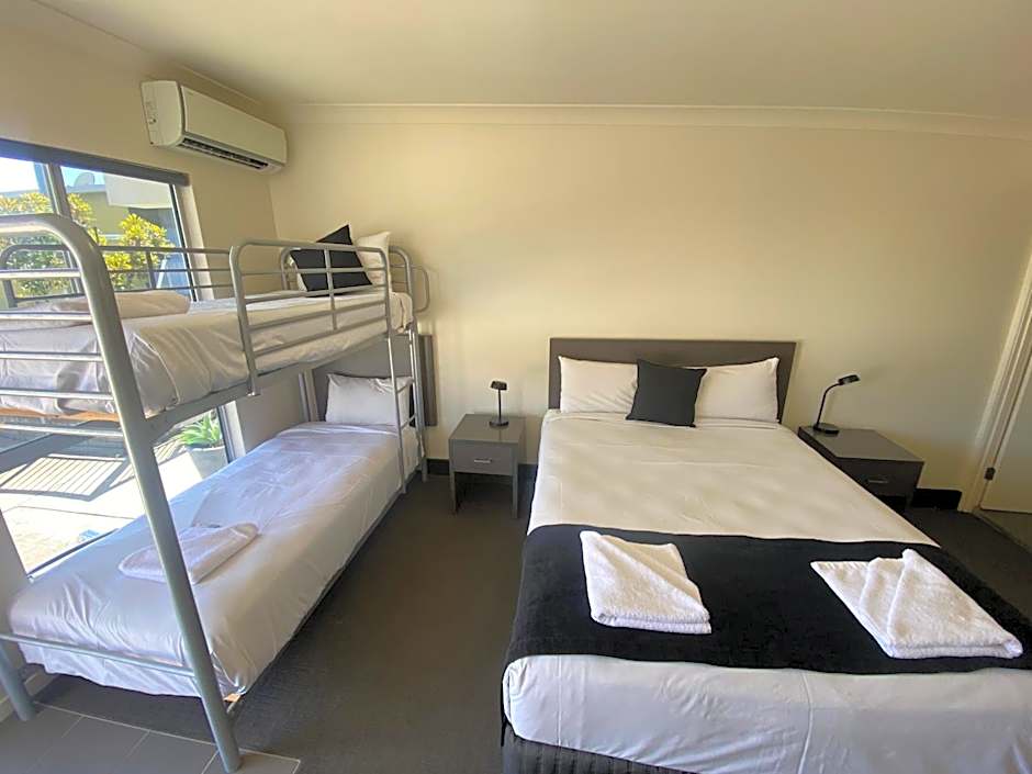 Dooley's Tavern & Motel Springsure
