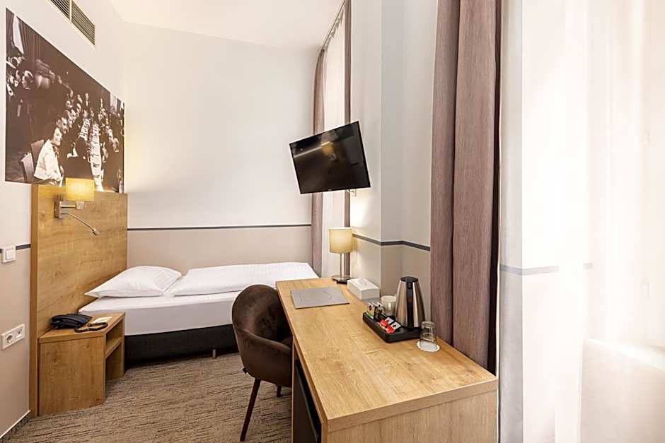 City Hotel Ring