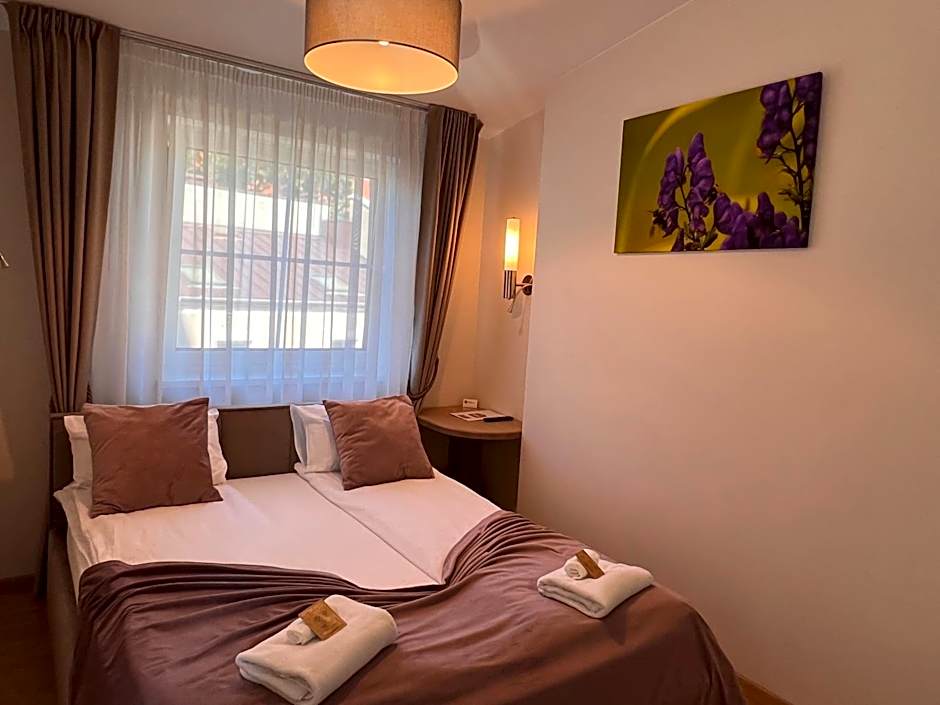 1912 Bed & Breakfast