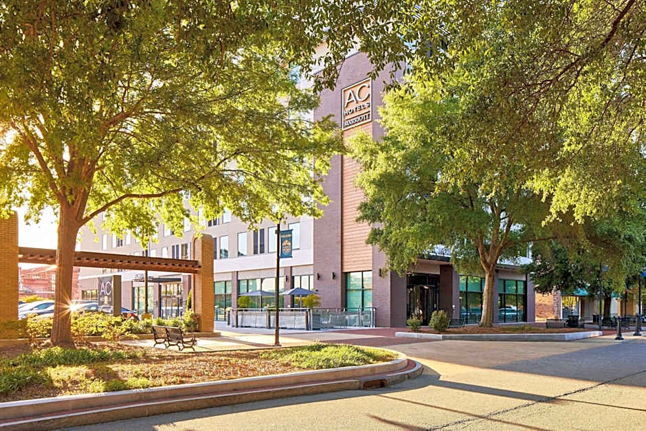 AC Hotel by Marriott Columbus Downtown