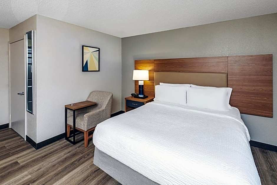 Candlewood Suites Topeka Hotel By IHG