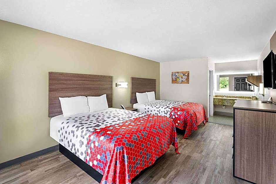 Econo Lodge Inn & Suites