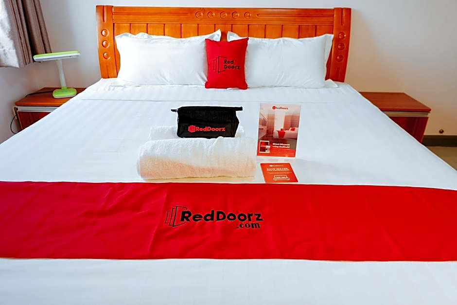 RedDoorz Plus near Camella La Brisa Lapulapu