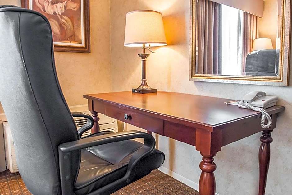 Quality Inn Pittsburgh Airport