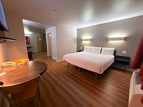 Deluxe Suite - Non-Smoking