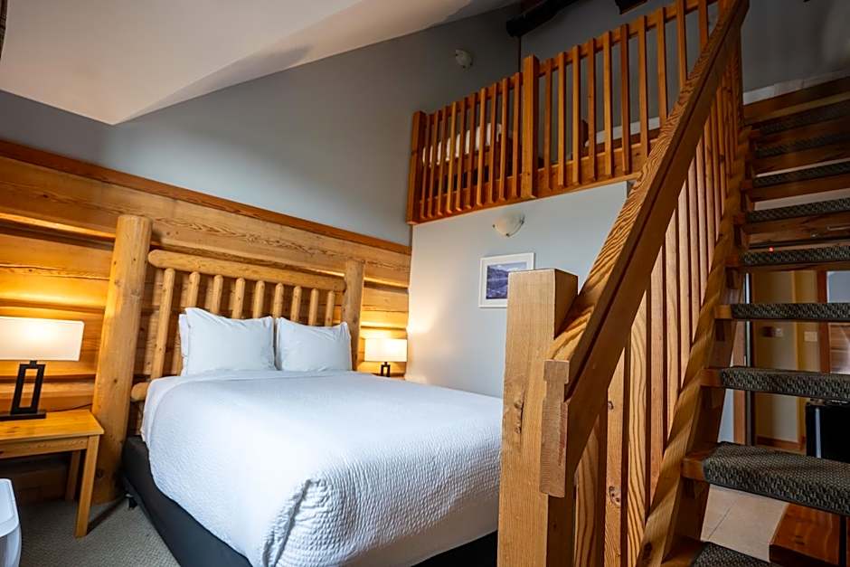 Basecamp Lodge Golden