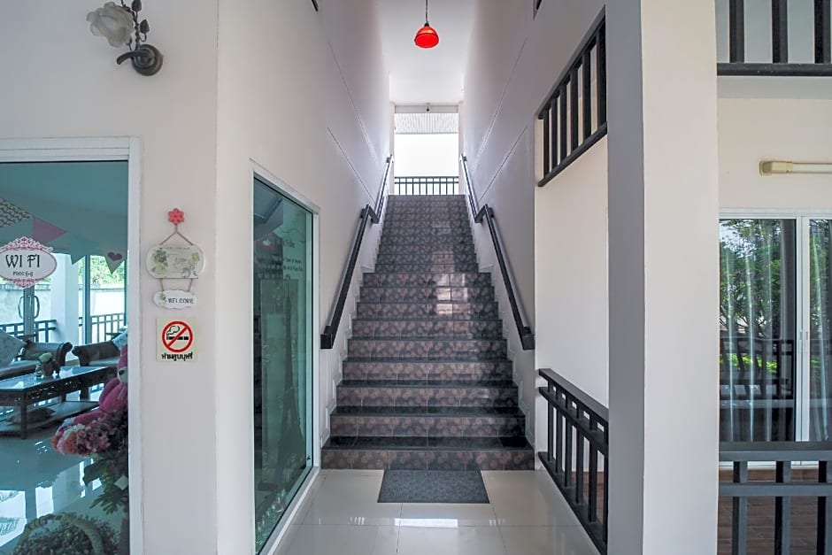 Super OYO 662 Malee Bunga Hotel