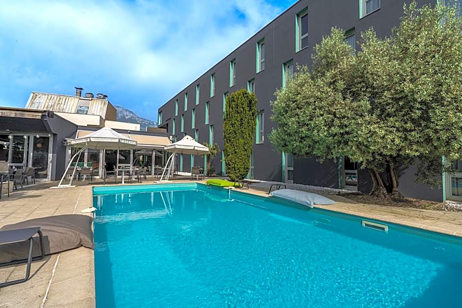 PoMo Hotel & Restaurant