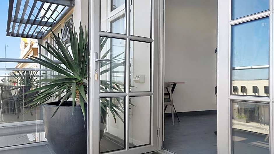 Semaphore Splash Apartments