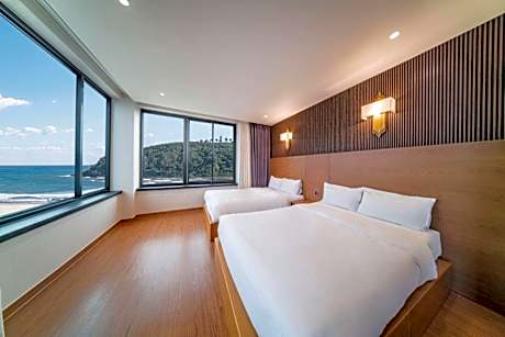 Corner Suite with Sea View( BBQ for 2 people)