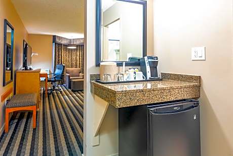 Queen Room with Two Queen Beds - Pet Friendly/Non-Smoking