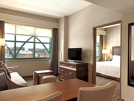 1 BEDROOM, SUITE, KING BED Breakfast