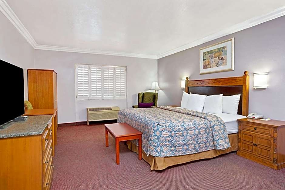 Days Inn by Wyndham West Covina