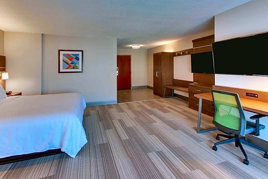 Holiday Inn Express & Suites Atlanta Perimeter Mall Hotel By IHG