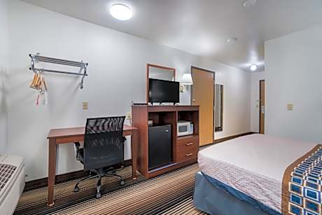 1 Queen Bed Accessible NS