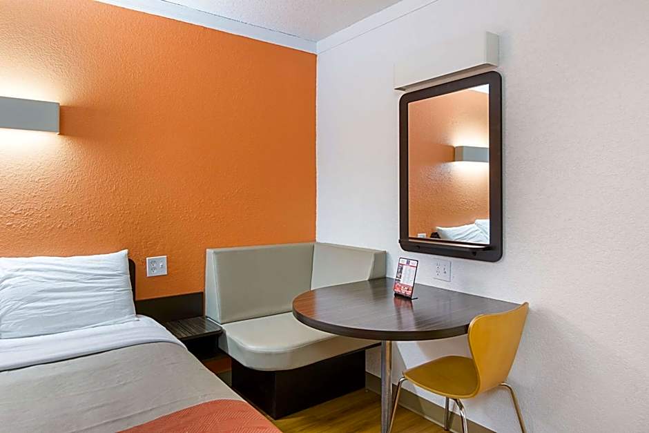 Motel 6 - Tampa Fairgrounds