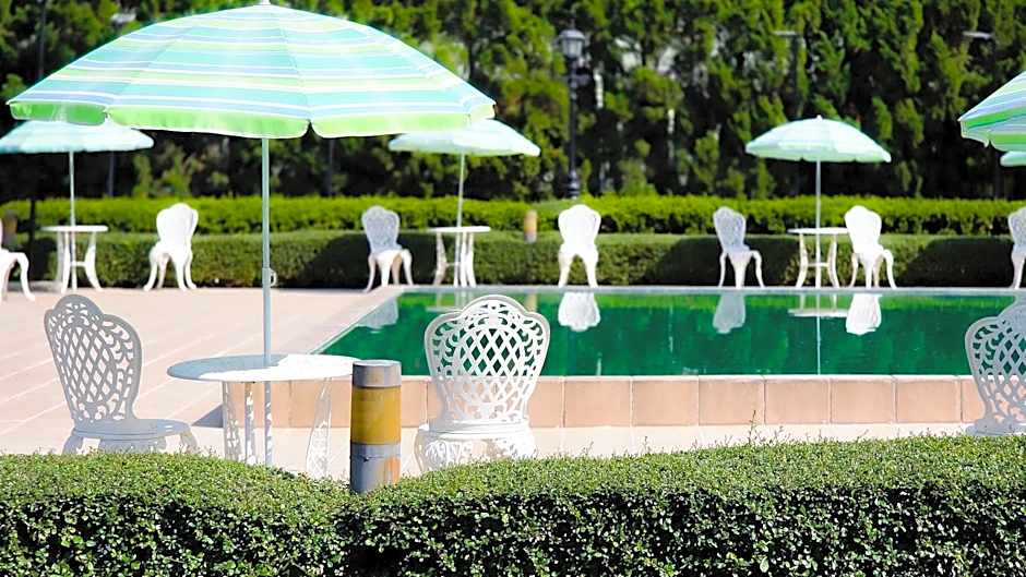 La Vie En Rose Hotel