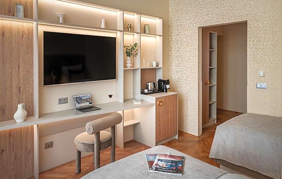 Hotel Maestro by Adrez