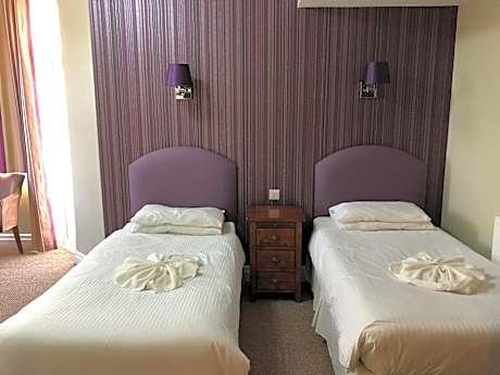 Refurbished Twin Room with Balcony