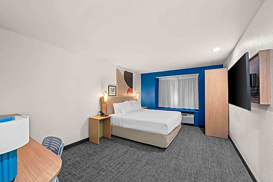 Spark by Hilton Sterling Dulles Airport