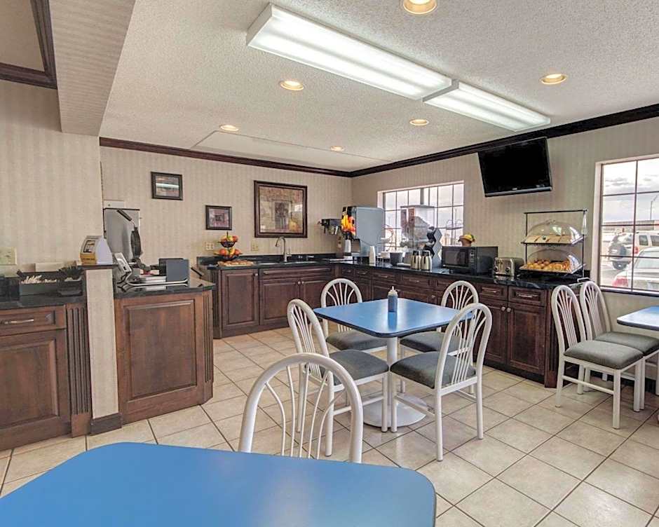 Econo Lodge Inn & Suites El Paso