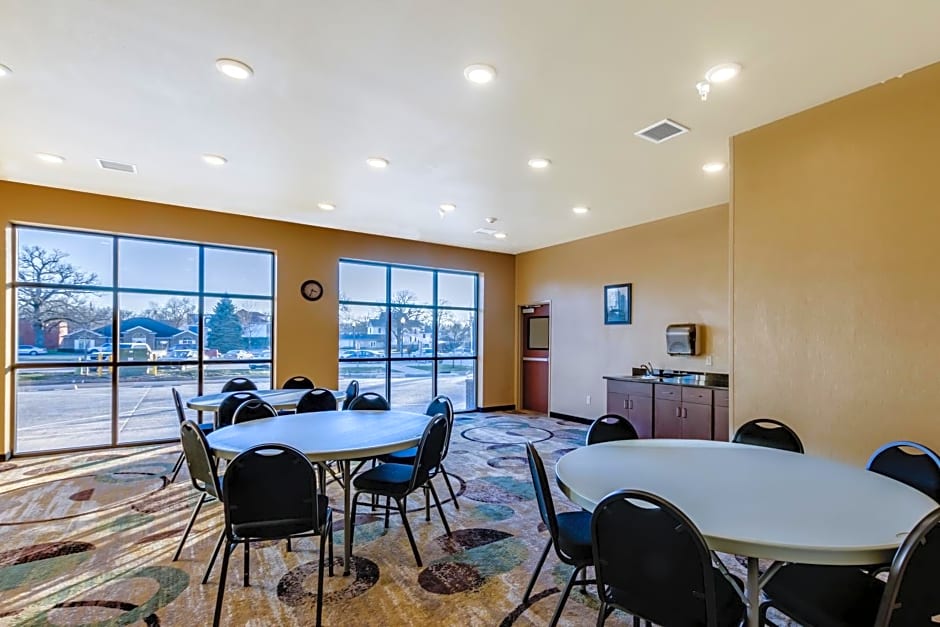 Cobblestone Inn & Suites - Waverly