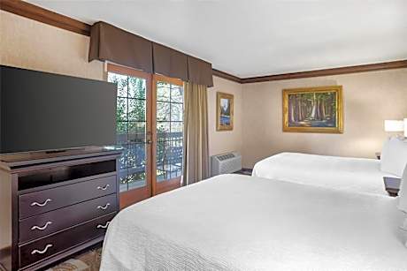 Family Suite with Four Queen Beds - Non-Smoking