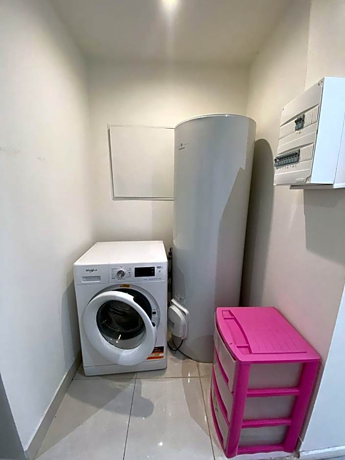 STUDIO CASSIN - next to tramway line 2 near airport