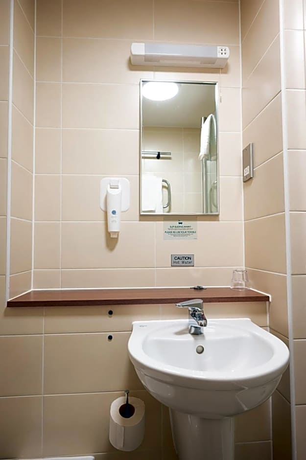 Wellington Hotel by Greene King Inns