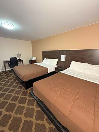 Queen Suite with Three Queen Beds